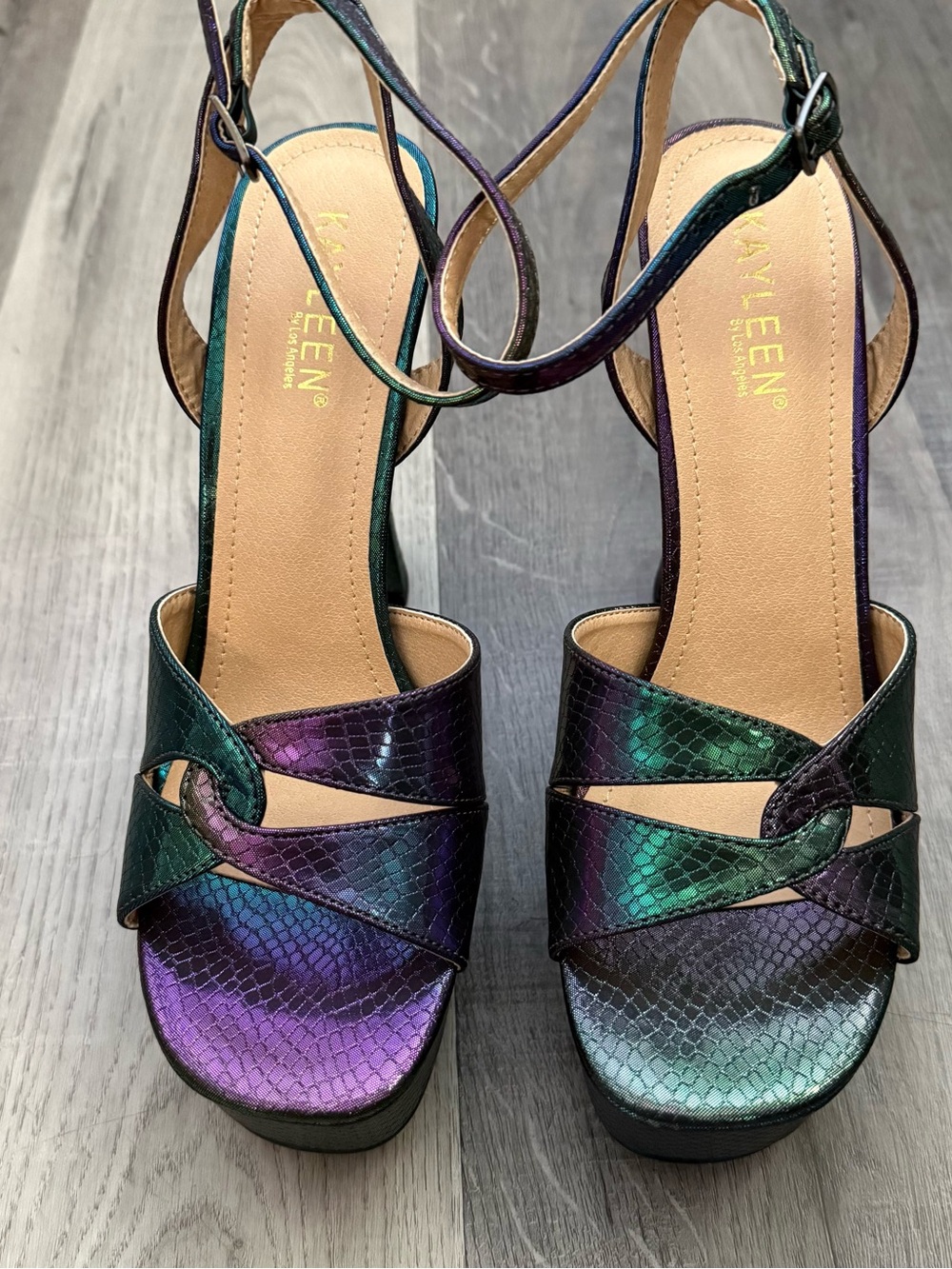NWOB Iridescent Green-Purple Platform Sandals Size 9